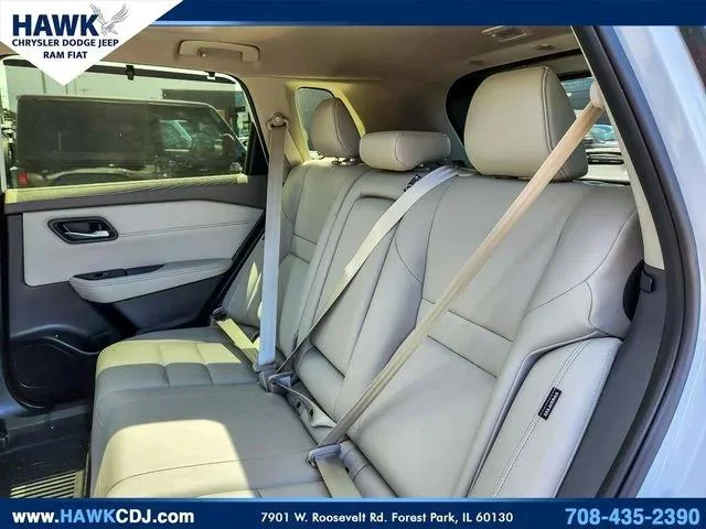 Used 2024 White Nissan SL image 11