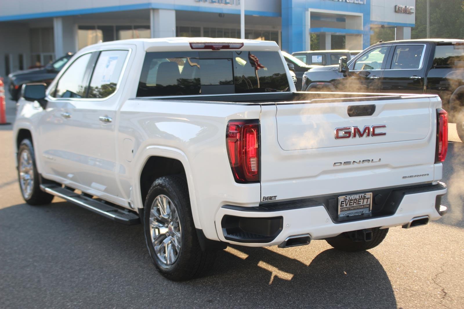 Used 2023 Summit White GMC Denali image 5