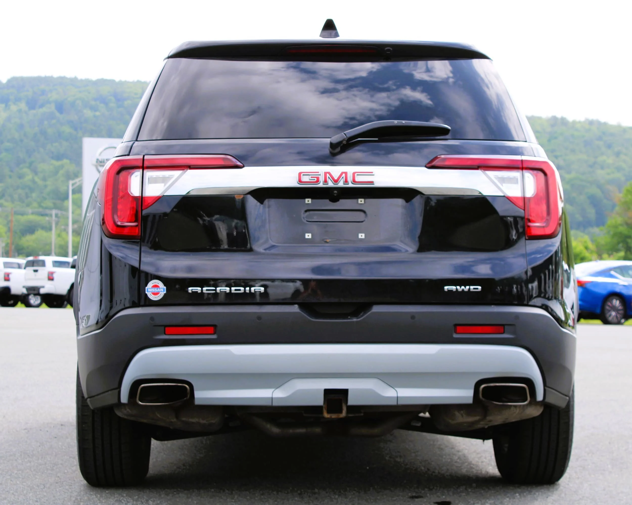 Used 2021 Ebony Twilight Metallic GMC SLE image 8