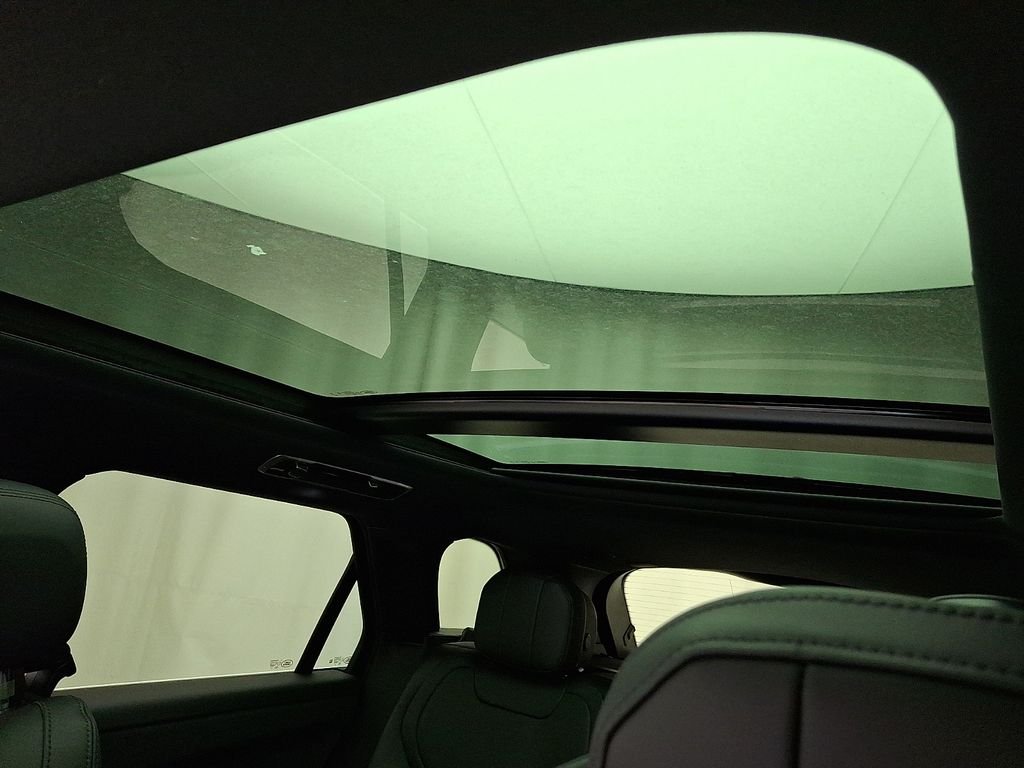 New 2026 Ostuni Pearl White Land Rover Dynamic SE image 11