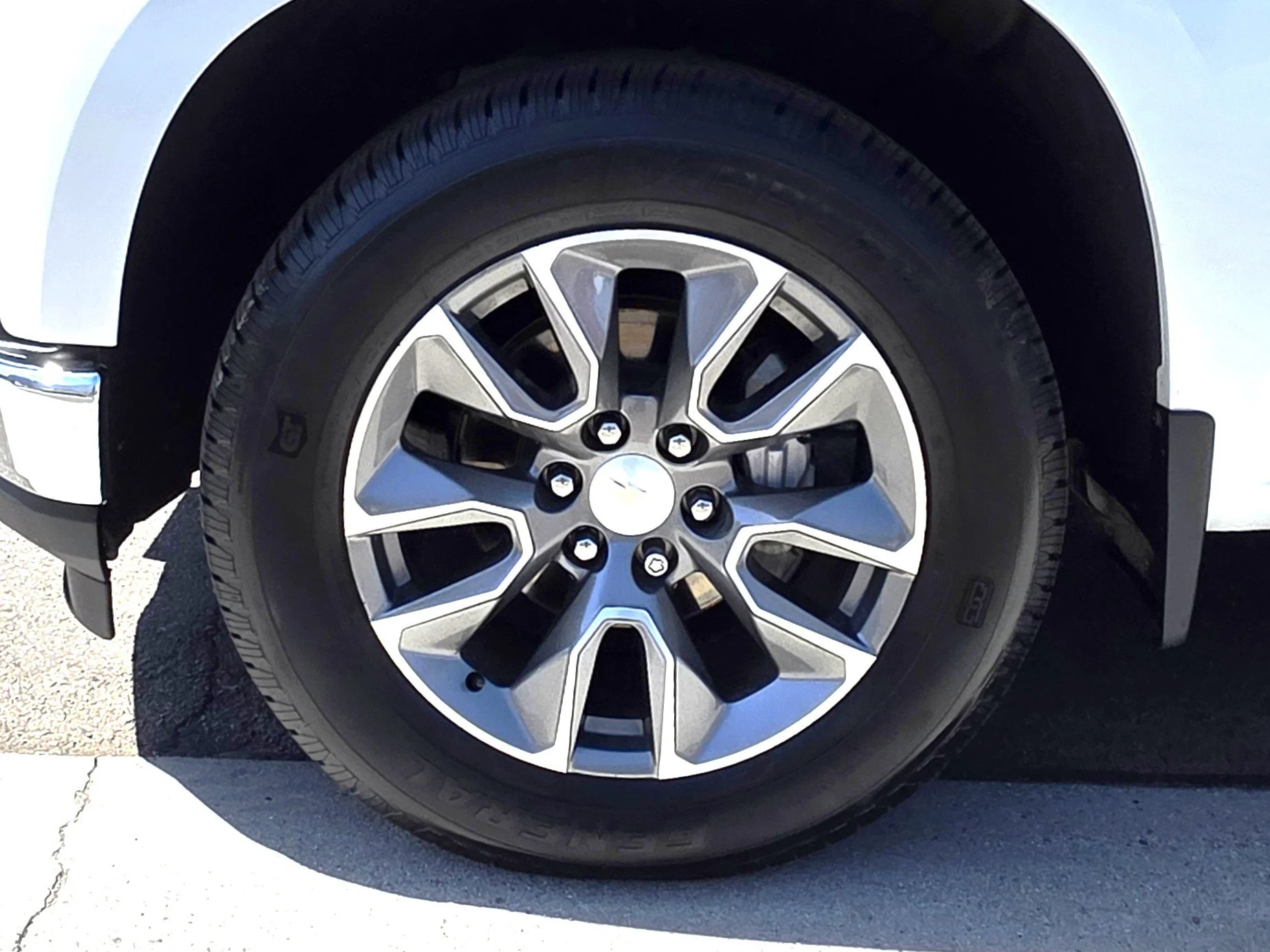Used 2021 Pearl Chevrolet LT image 9