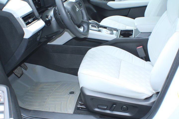 Used 2024 White Mitsubishi SEL image 14