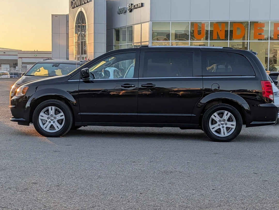 Used 2019 Black Dodge Crew Plus - - FWD - 3.6L V6 - Power Sliding Doors - Power Liftgate - Leather Seat & More! image 5