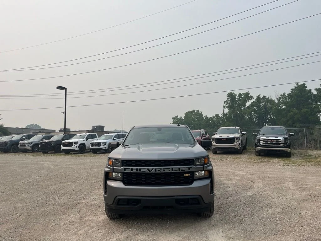 Used 2021 Steel Metallic Chevrolet Custom image 4