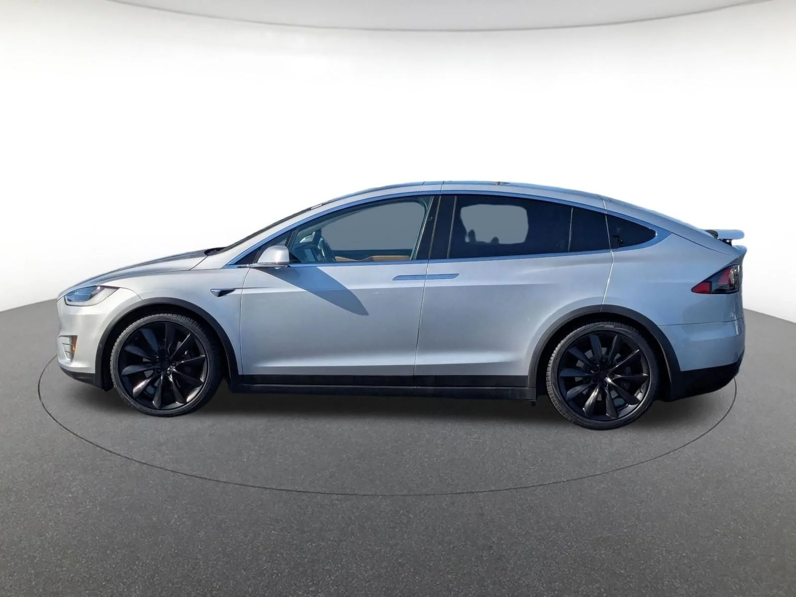 Used 2018 Silver Tesla 75D image 8