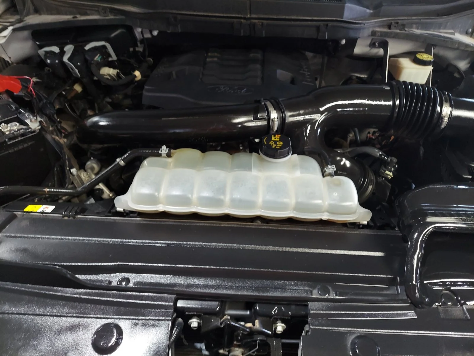 Used 2022 White Metallic Ford LARIAT image 31