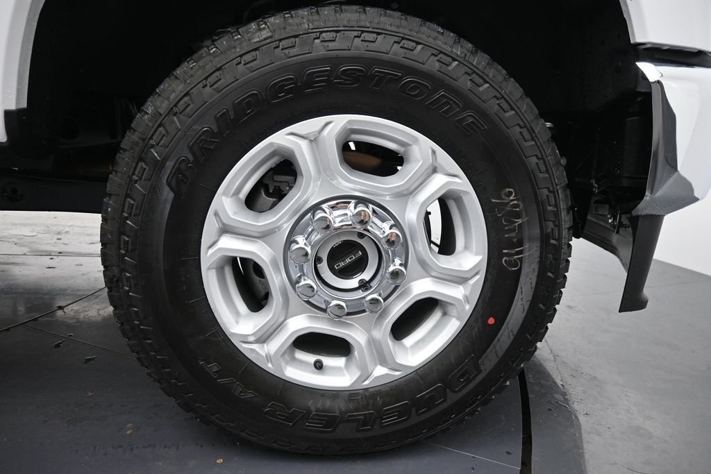 New 2026 Oxford White Ford F-250® XLT image 31
