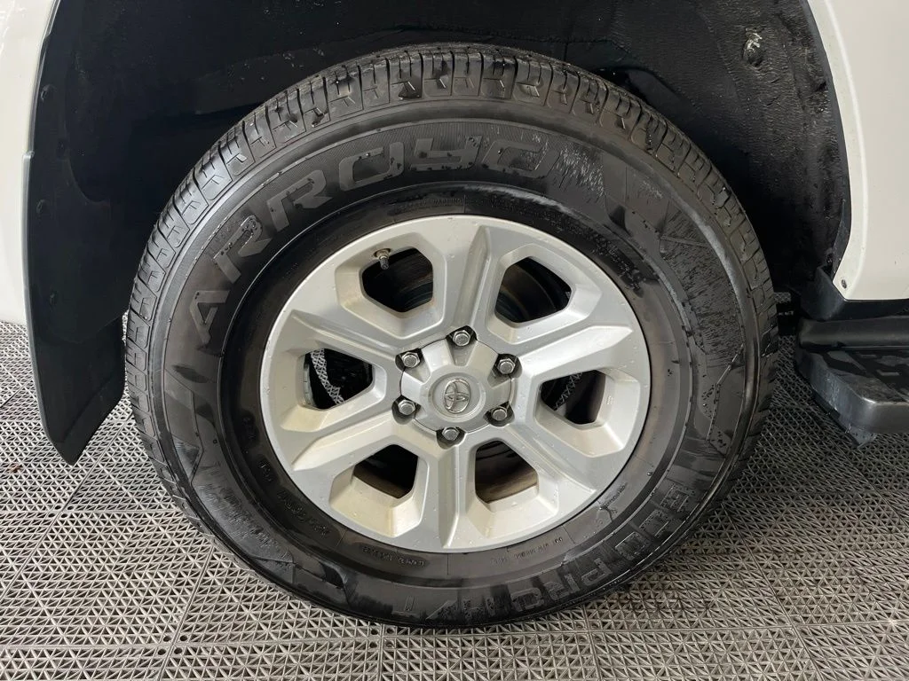 Used 2018 White Toyota SR5 Premium image 27