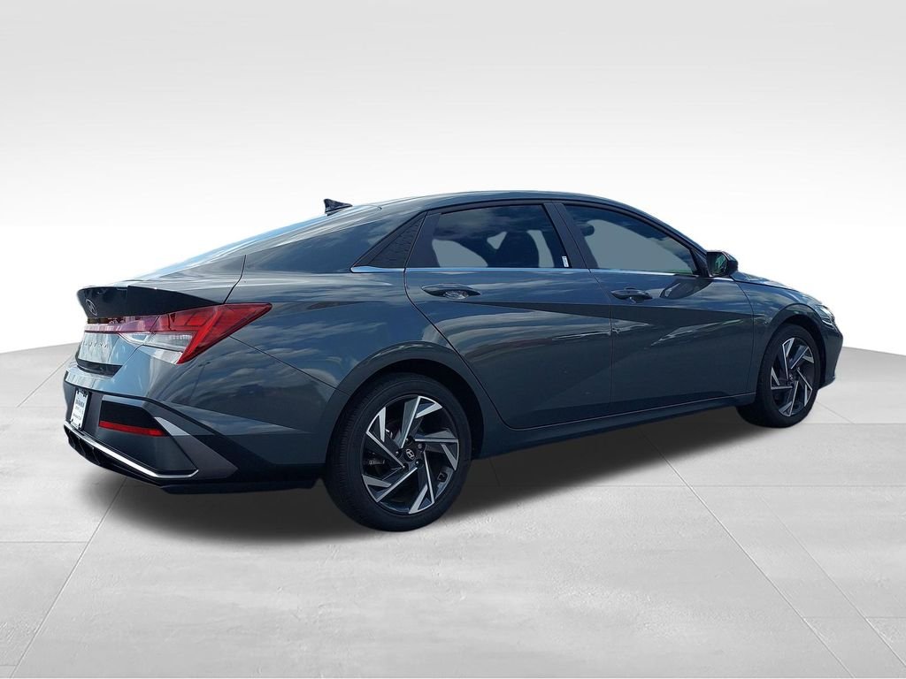 Used 2024 Gray Hyundai SEL image 5
