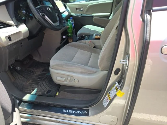 Used 2017  Toyota LE image 4