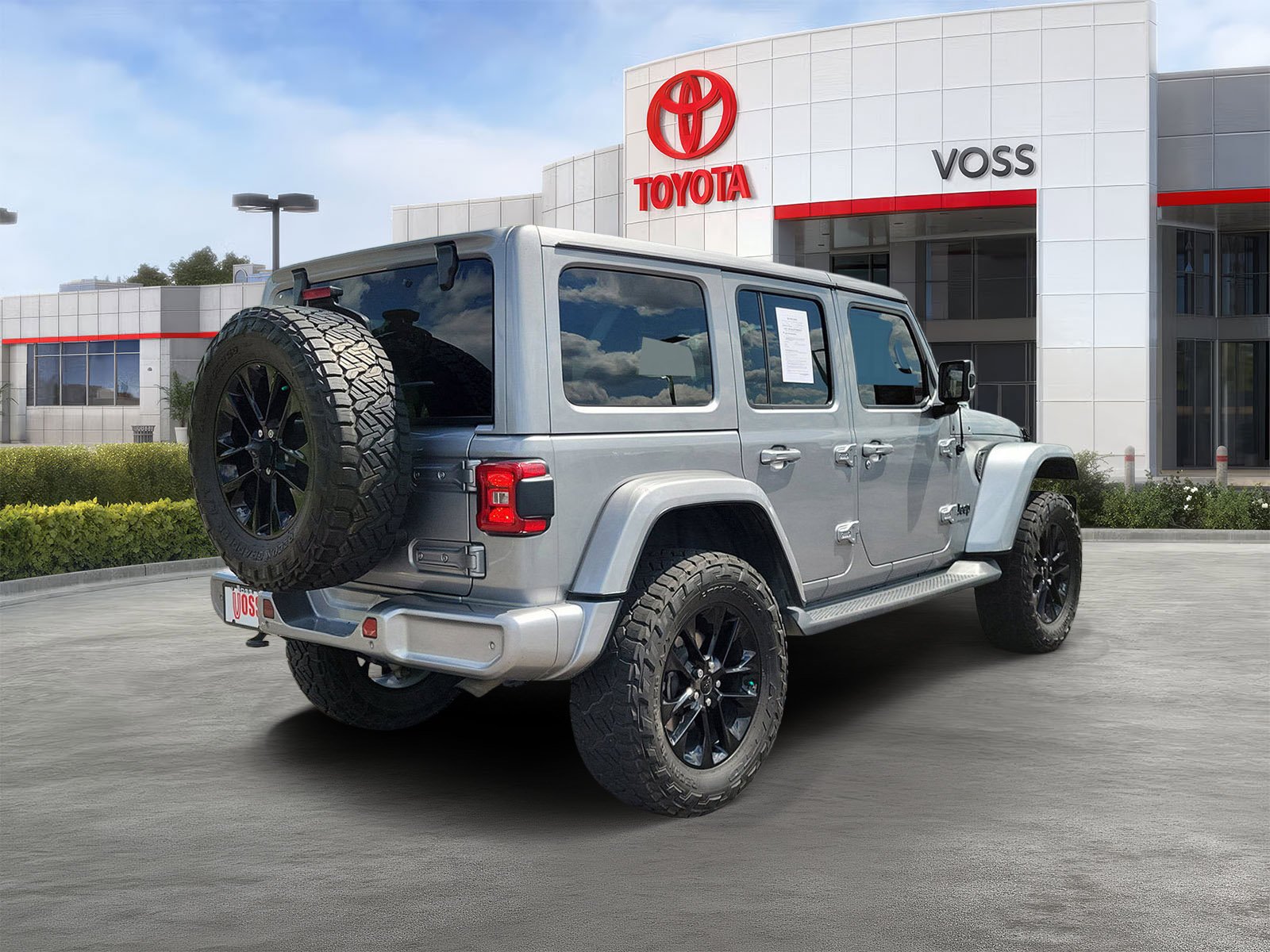 Used 2021 Billet Silver Metallic Clear Coat Jeep High Altitude image 4