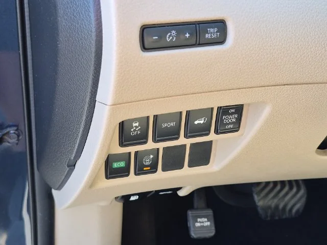Used 2016 Blue Nissan SV image 16