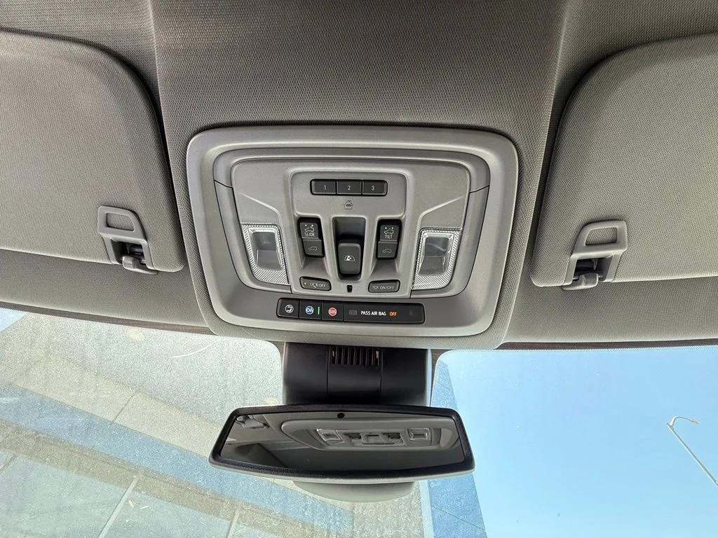 New 2026 Glacier White Tricoat GMC SLT image 28