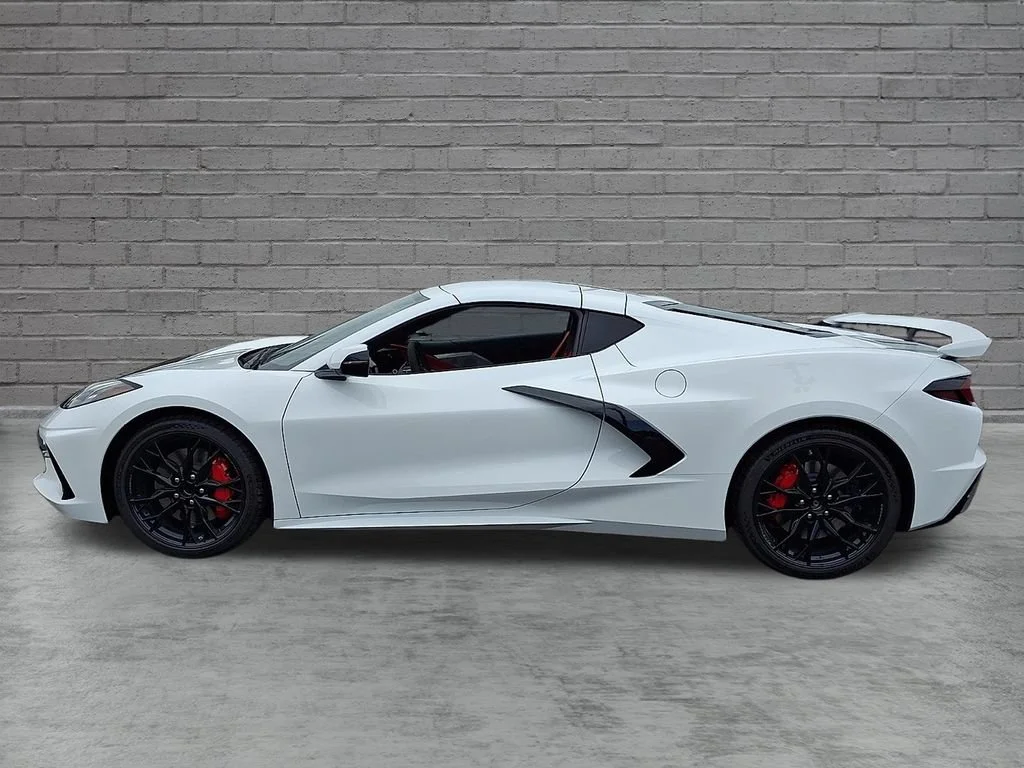 New 2027 Arctic White Chevrolet 2LT image 5