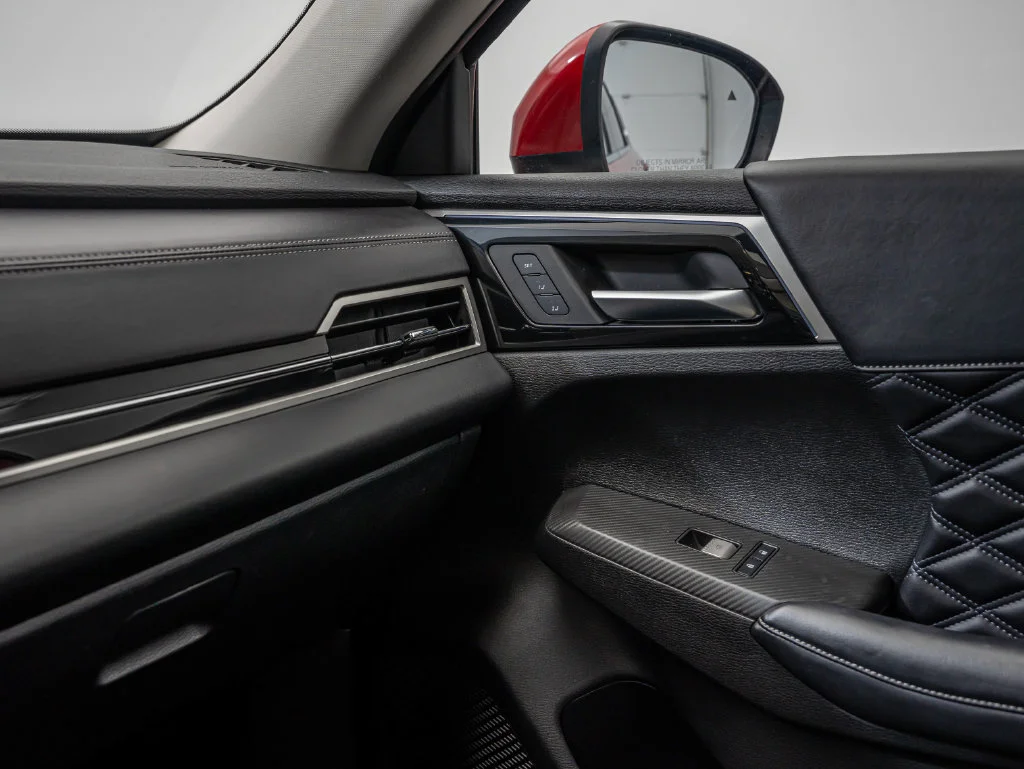 Used 2025 Red Diamond Mitsubishi SEL image 43