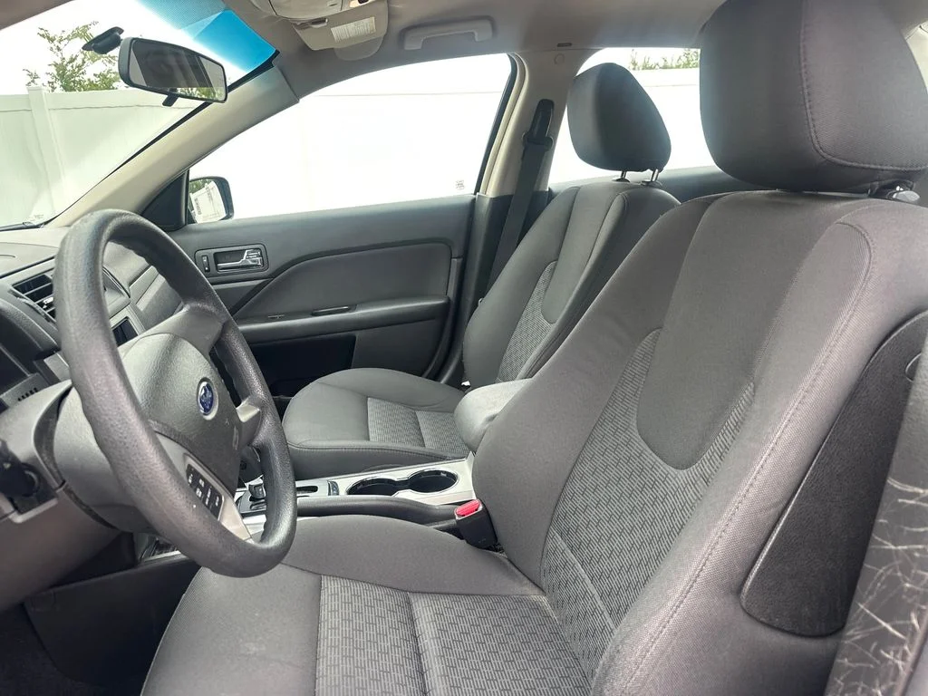 Used 2010 Sterling Gray Metallic Ford SE image 10