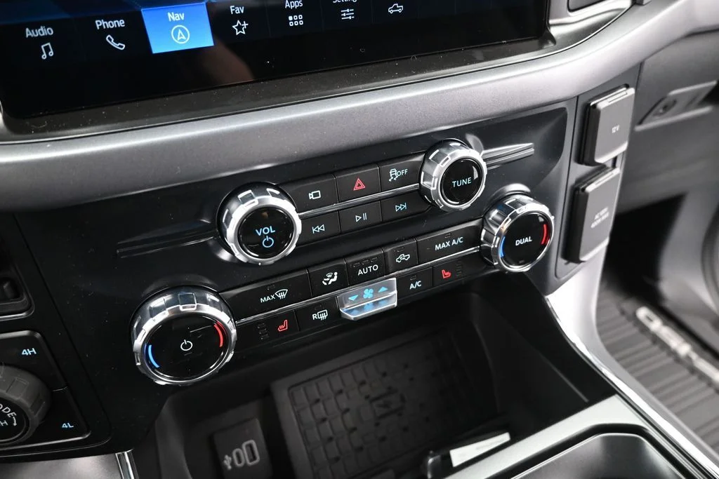 New 2026 Oxford White Ford XLT image 16