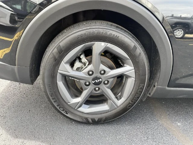 2025 Kia K4 LXS - Photo 34