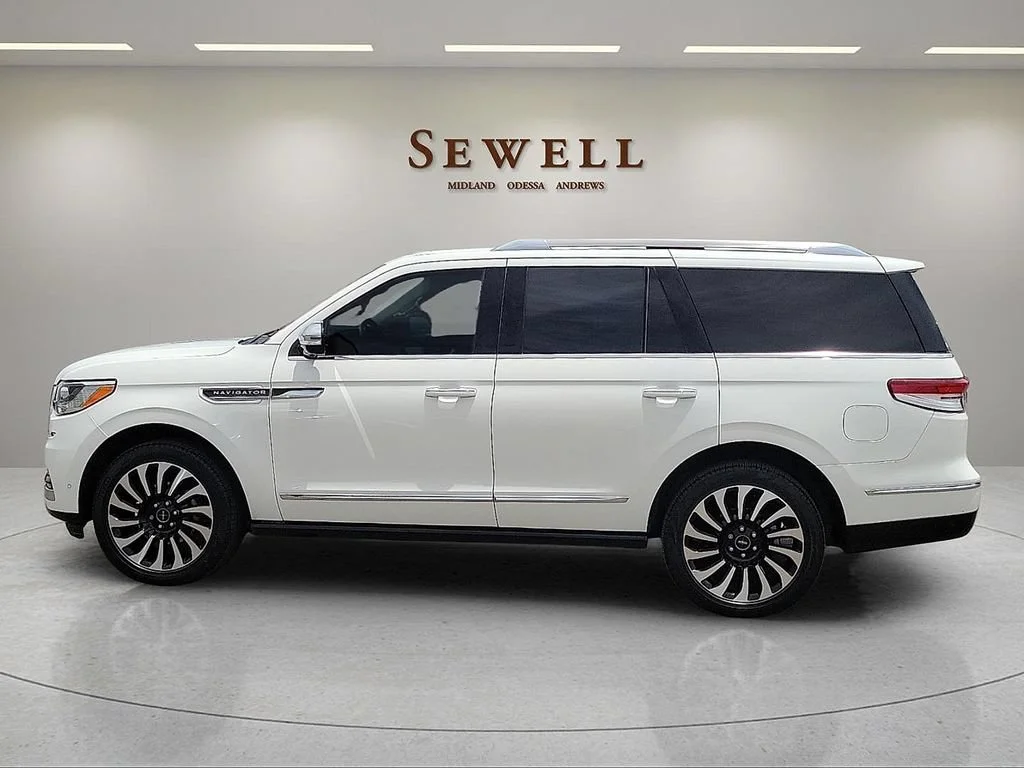 Used 2022  Lincoln Black Label image 2