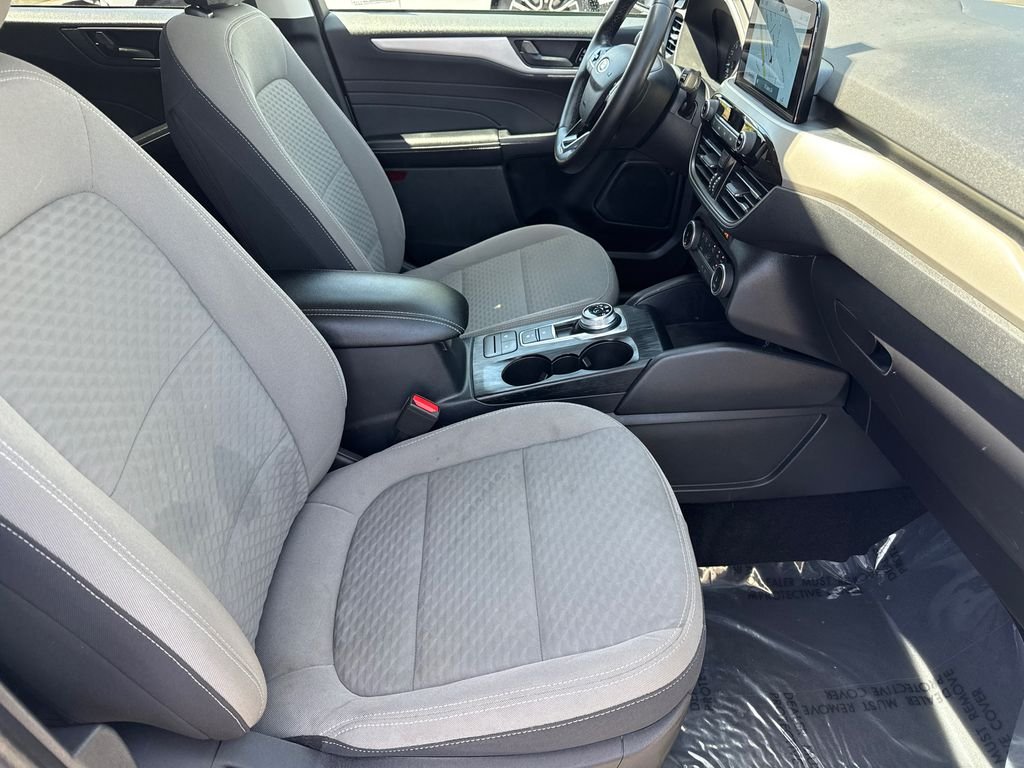 Used 2022 White Ford SE image 13