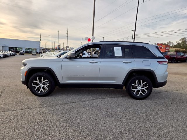 Used 2025 Silver Jeep Limited image 4