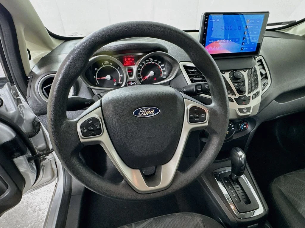 Used 2013 Silver Ford SE image 11