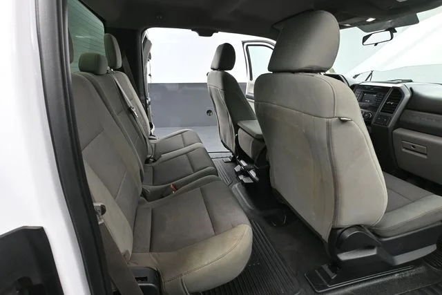 Used 2019 White Ford XL image 38