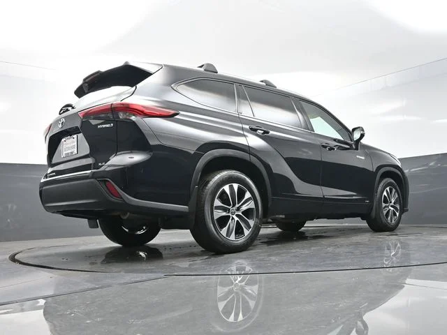 Used 2021 Black Toyota XLE image 57