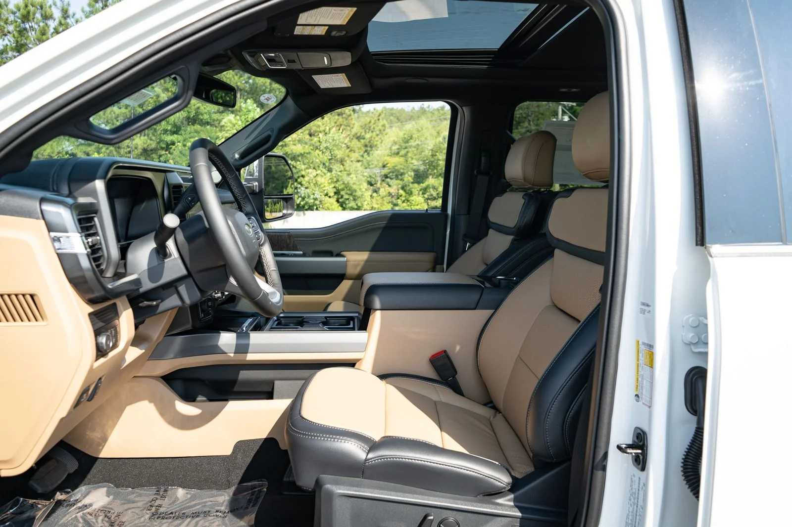 New 2026 Star White Metallic Tri-Coat Ford F-250® Lariat® image 27
