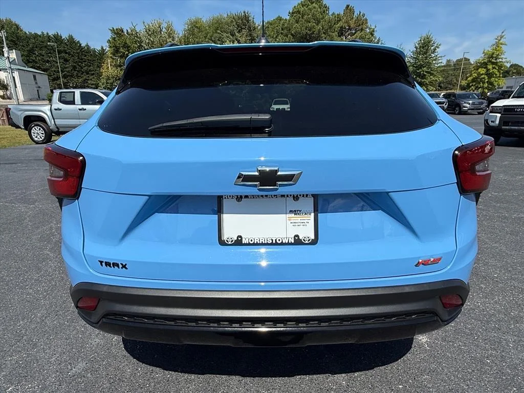 Used 2024 Fountain Blue Gln Chevrolet 2RS image 6