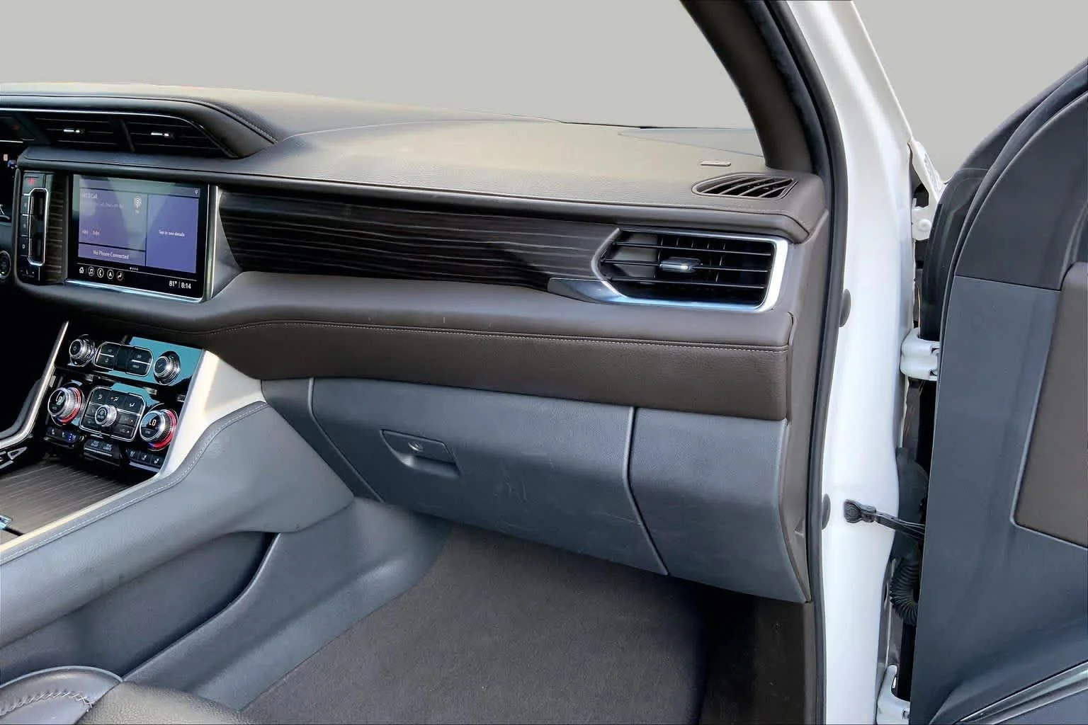 Used 2021 White Frost Tricoat GMC Denali image 16
