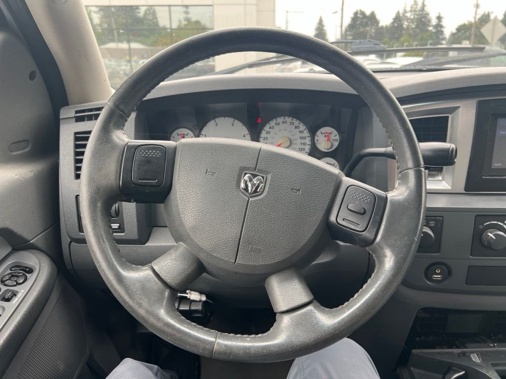 Used 2007 Bright Silver Metallic Dodge SLT image 11