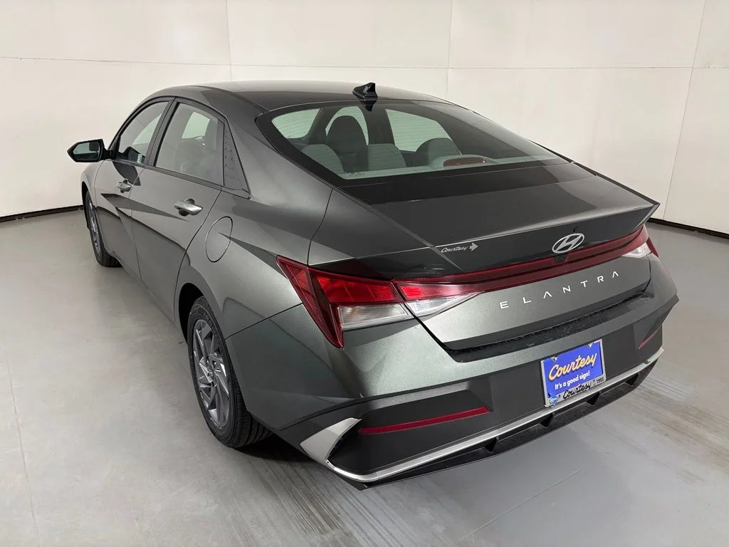 Used 2024 Gray Hyundai SEL image 6