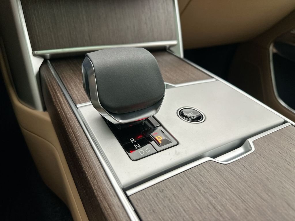 New 2026 Belgravia Green Metallic Land Rover SE image 20