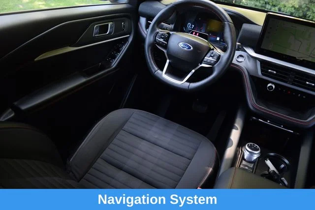 Used 2025 Gray Ford ST-Line image 2