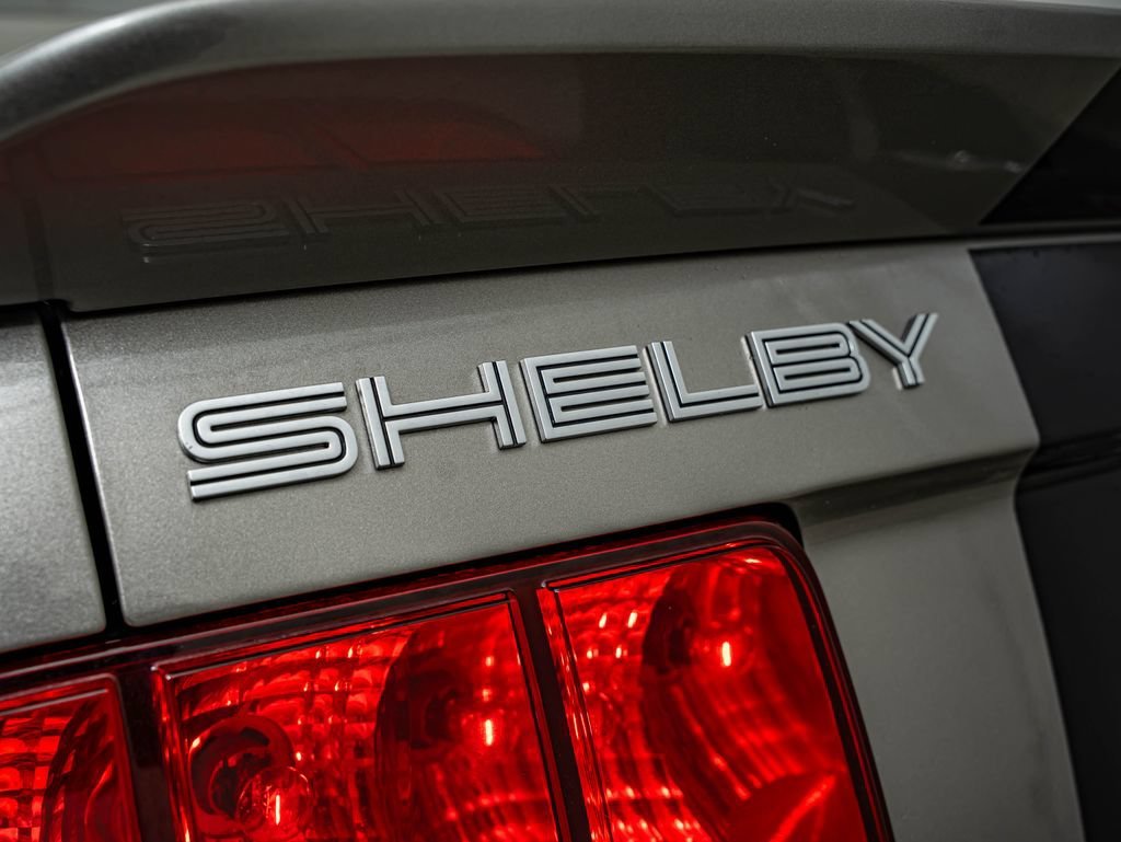 Used 2009 Vapor Silver Clearcoat Metallic Ford Shelby GT500 image 21
