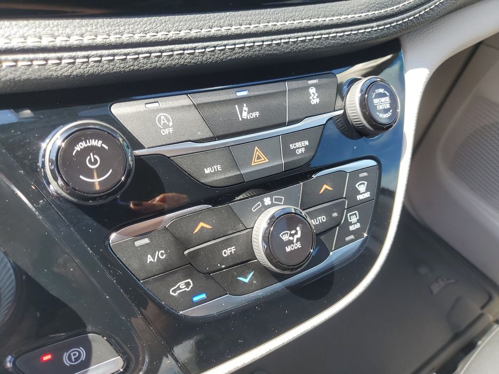 Used 2022 Black Chrysler Touring L image 22