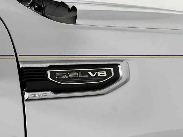 Used 2024 White GMC SLT image 44