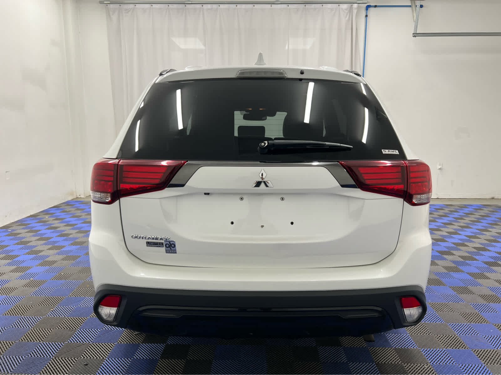 Used 2020 Pearl White Mitsubishi LE image 7