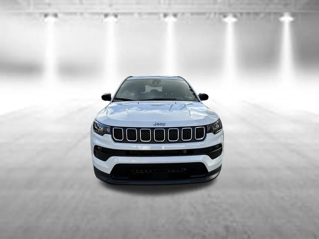 Certified Used 2024 White Jeep Latitude Lux image 2