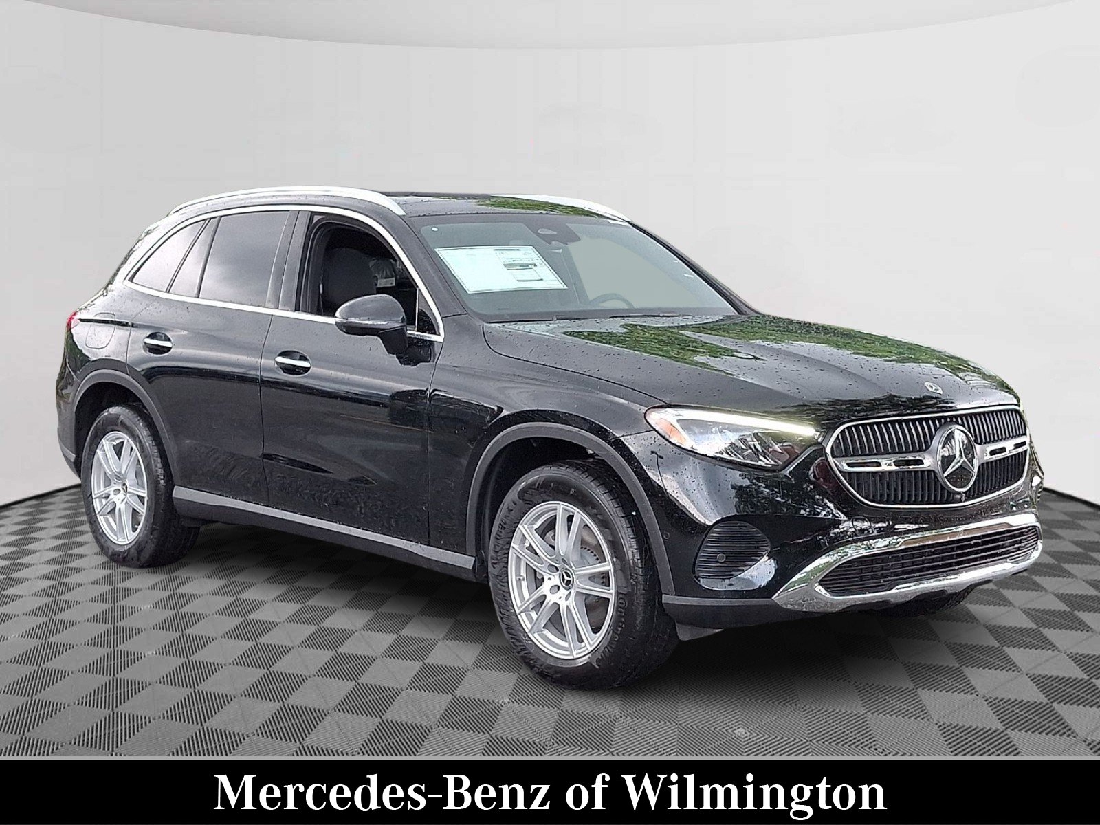 New 2026 Black Mercedes-Benz GLC 300 image 1