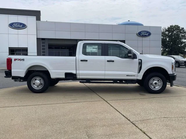 New 2026 Oxford White Ford XL image 2