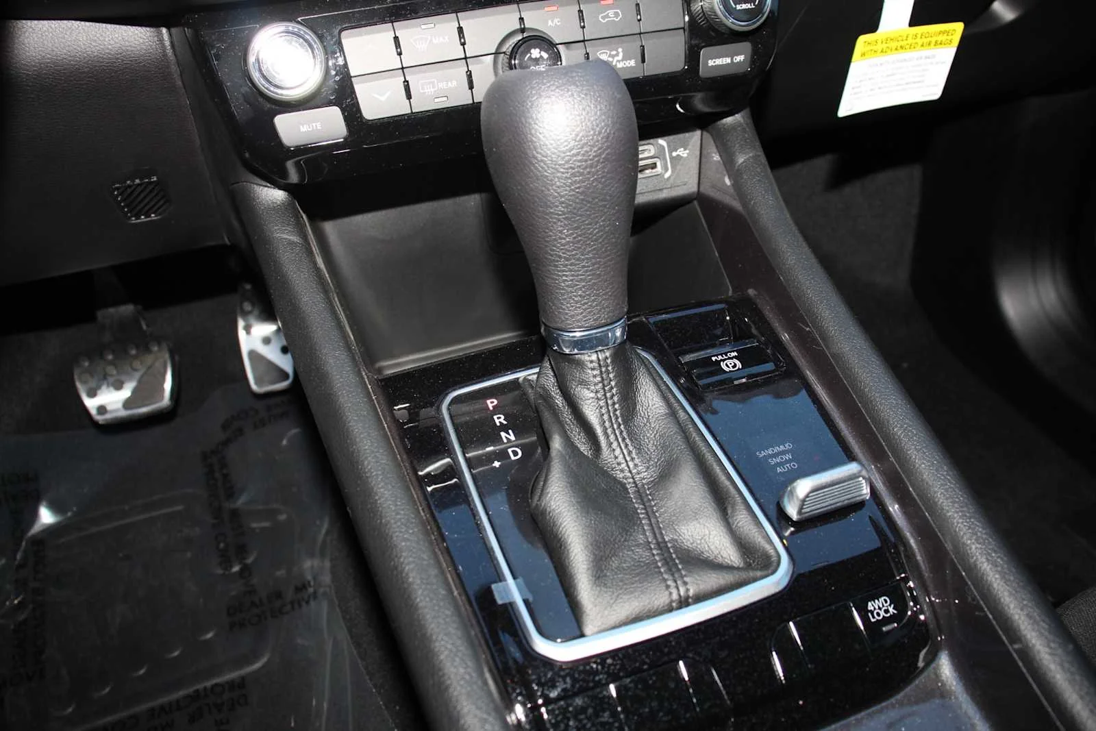 Used 2025 Diamond Black Crystal Pearlcoat Jeep Sport image 22