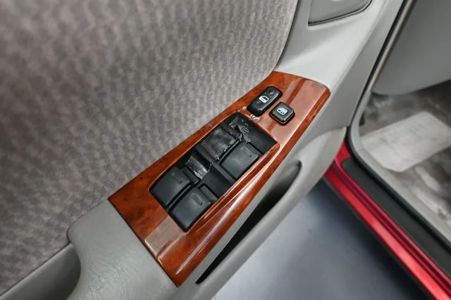 Used 2007 Red Toyota LE image 18