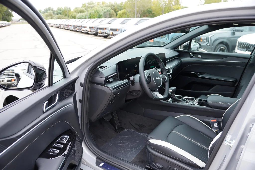 New 2027 Wolf Gray Kia GT-Line image 10