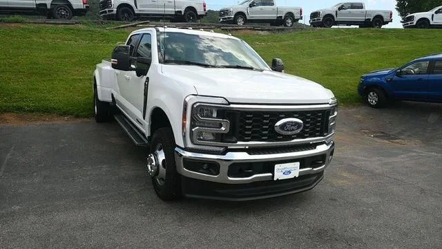 New 2026 Oxford White Ford F-350® Lariat® image 2
