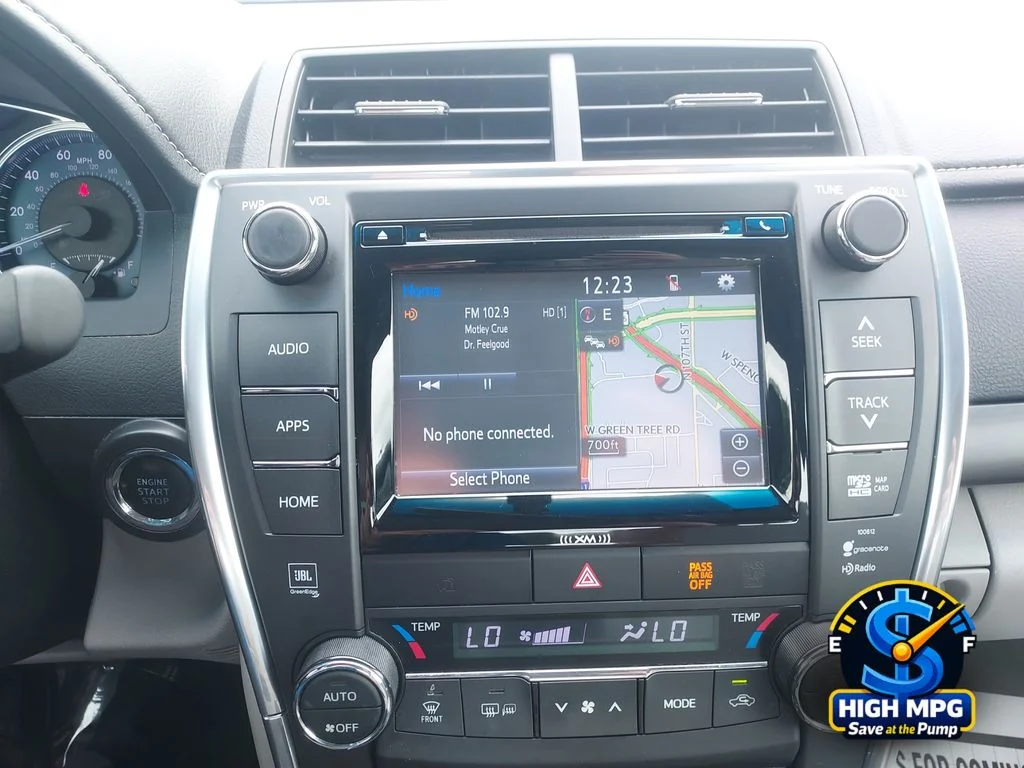 Used 2017 Silver Toyota XLE image 12