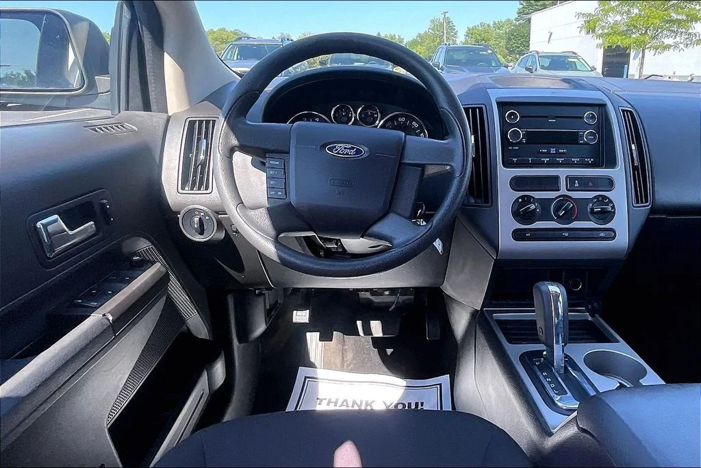 Used 2010  Ford SE image 4