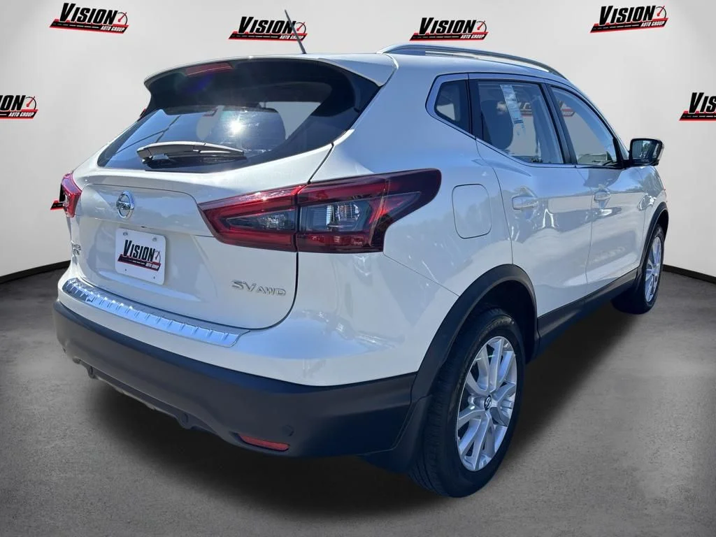 Used 2022 White Nissan SV image 5