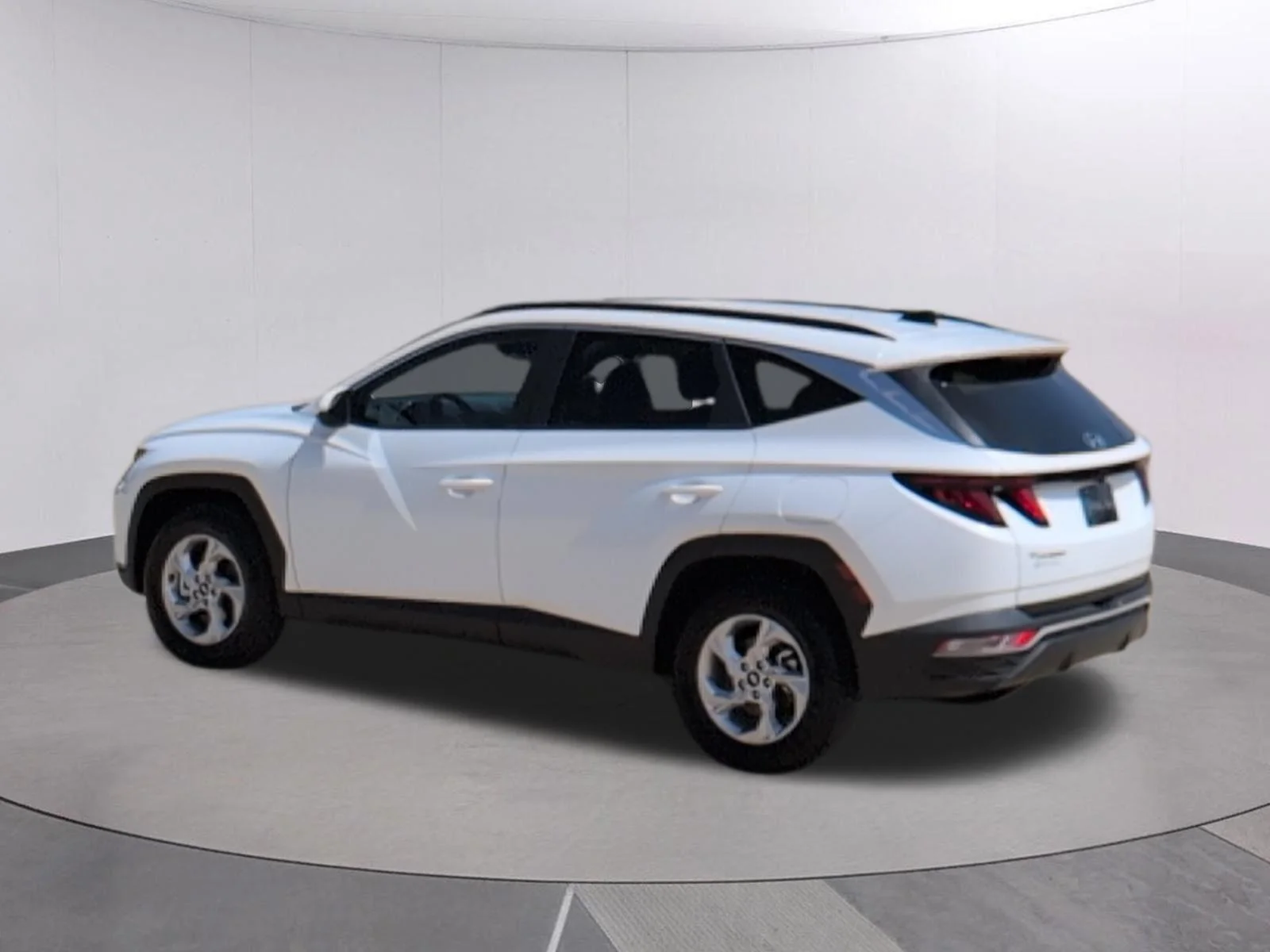Used 2024 White Pearl Hyundai SEL image 3